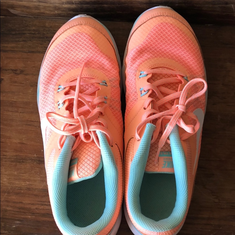 Nike tennis shoes